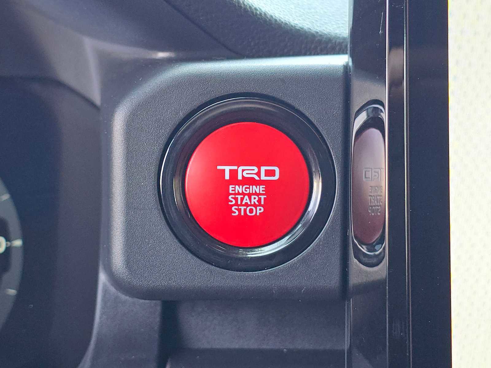 Certified 2025 Toyota Tacoma TRD Off-Road AWD/4WD image 31