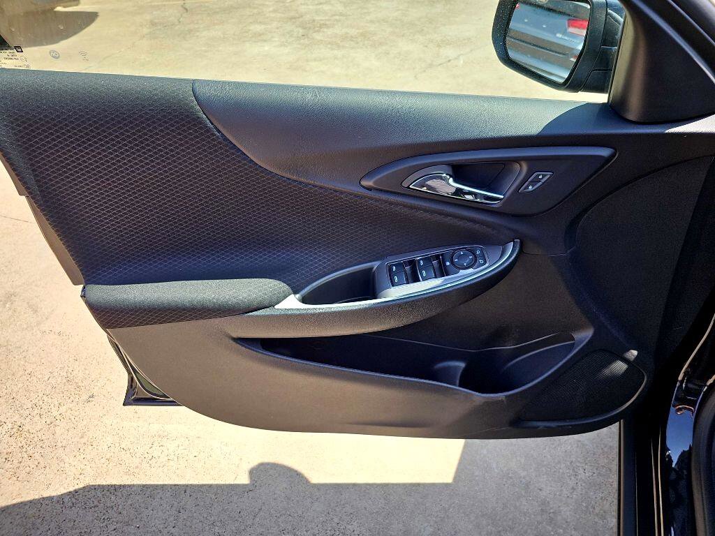 Used 2025 Chevrolet Malibu LT image 13