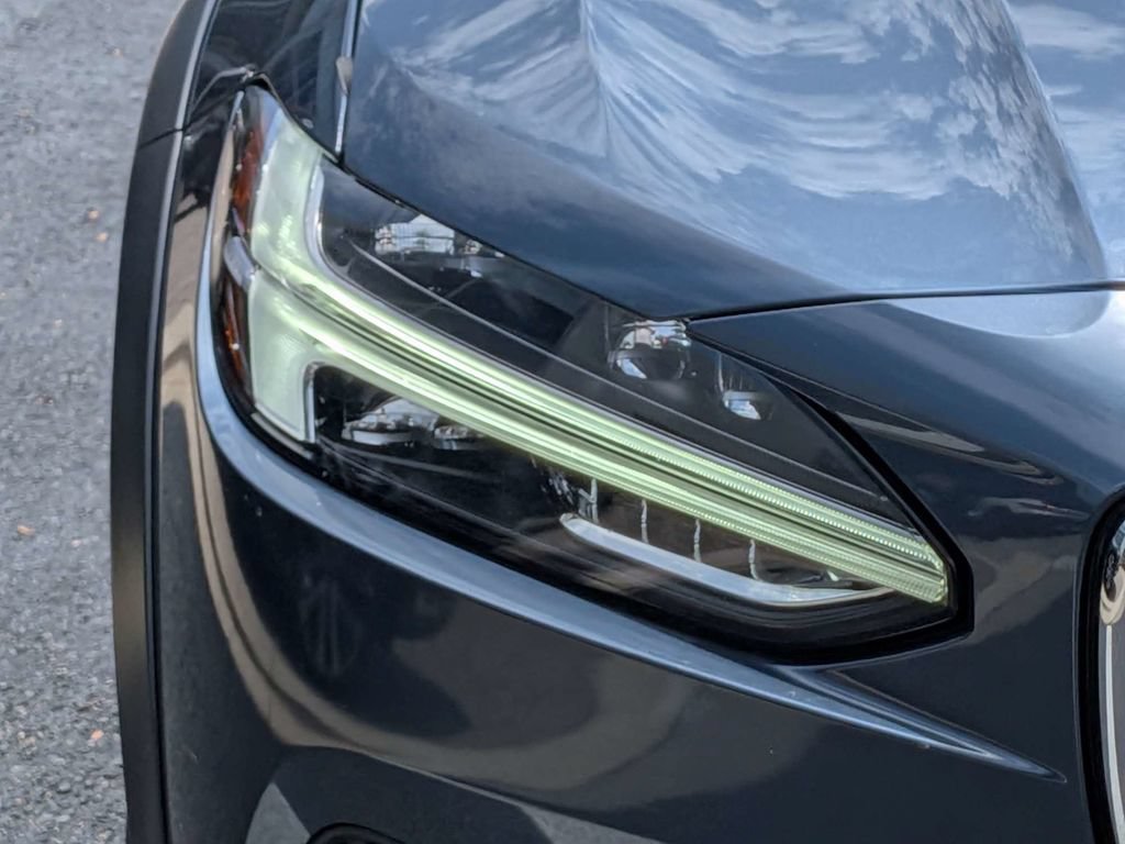 Used 2019 Volvo V90 T5 Cross Country w/ Protection Package Premier AWD/4WD image 8