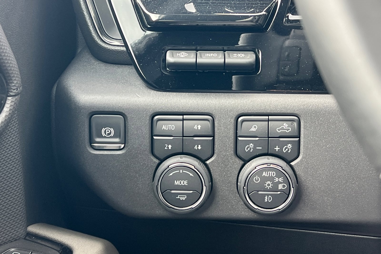 Certified 2025 Chevrolet Silverado 1500 ZR2 w/ Technology Package image 43