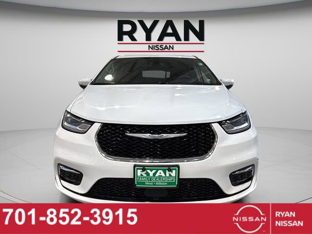 Used 2023 Chrysler Pacifica Touring-L image 4