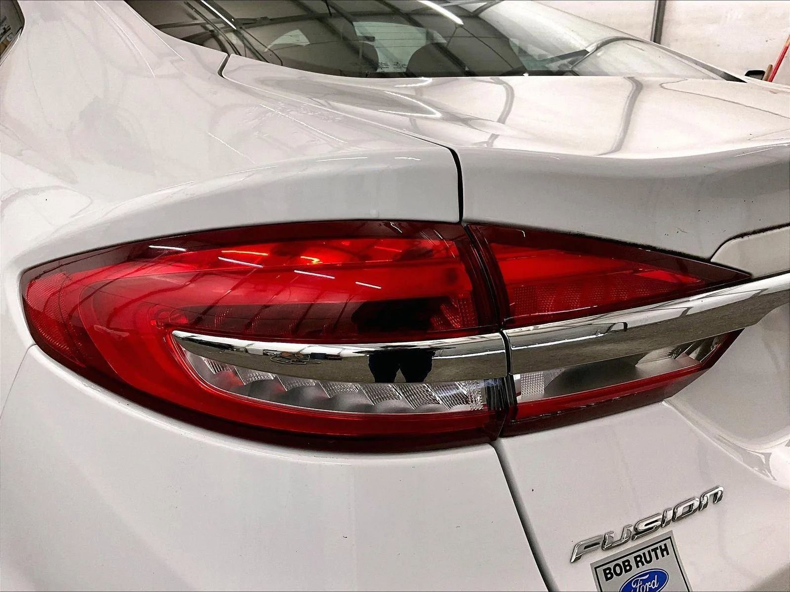 Used 2018 Ford Fusion SE FWD image 28