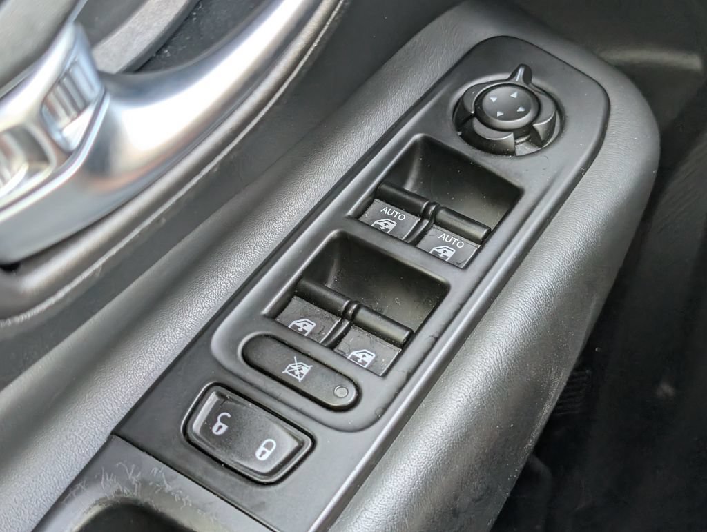 Used 2022 Jeep Renegade Altitude w/ Convenience Group AWD/4WD image 10