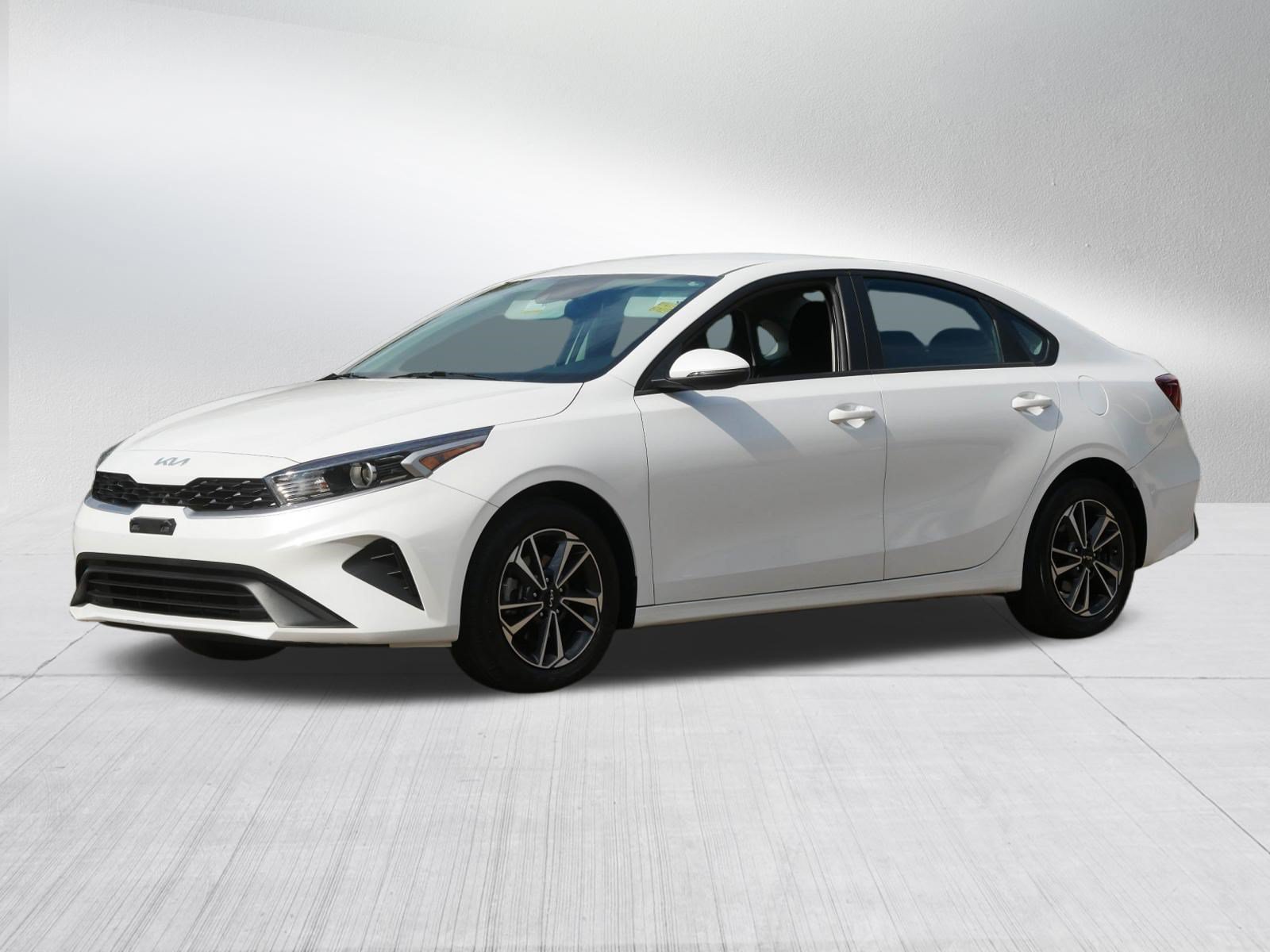 Certified 2024 Kia Forte LXS w/ LXS Technology Package FWD image 3