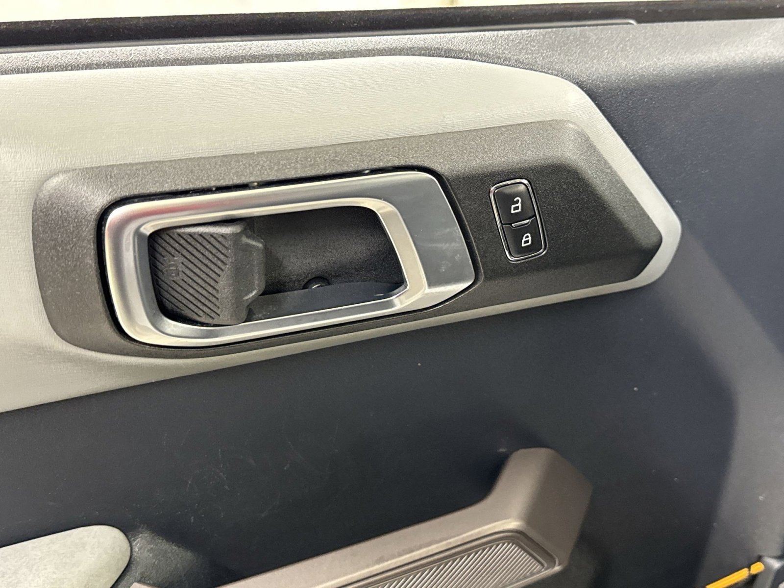 Used 2023 Ford Bronco Badlands image 19