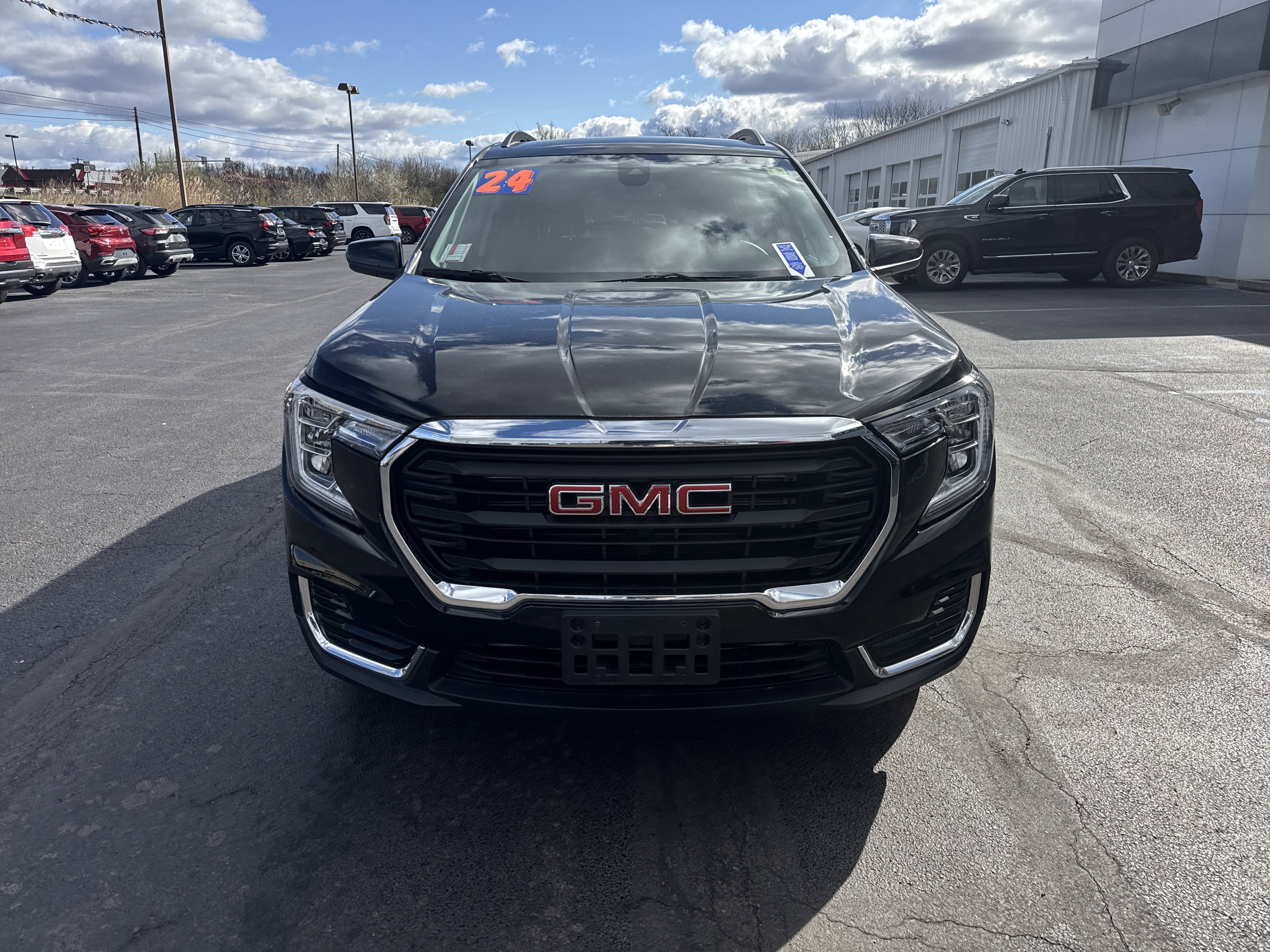 Used 2024 GMC Terrain SLE w/ Driver Convenience Package AWD/4WD image 9