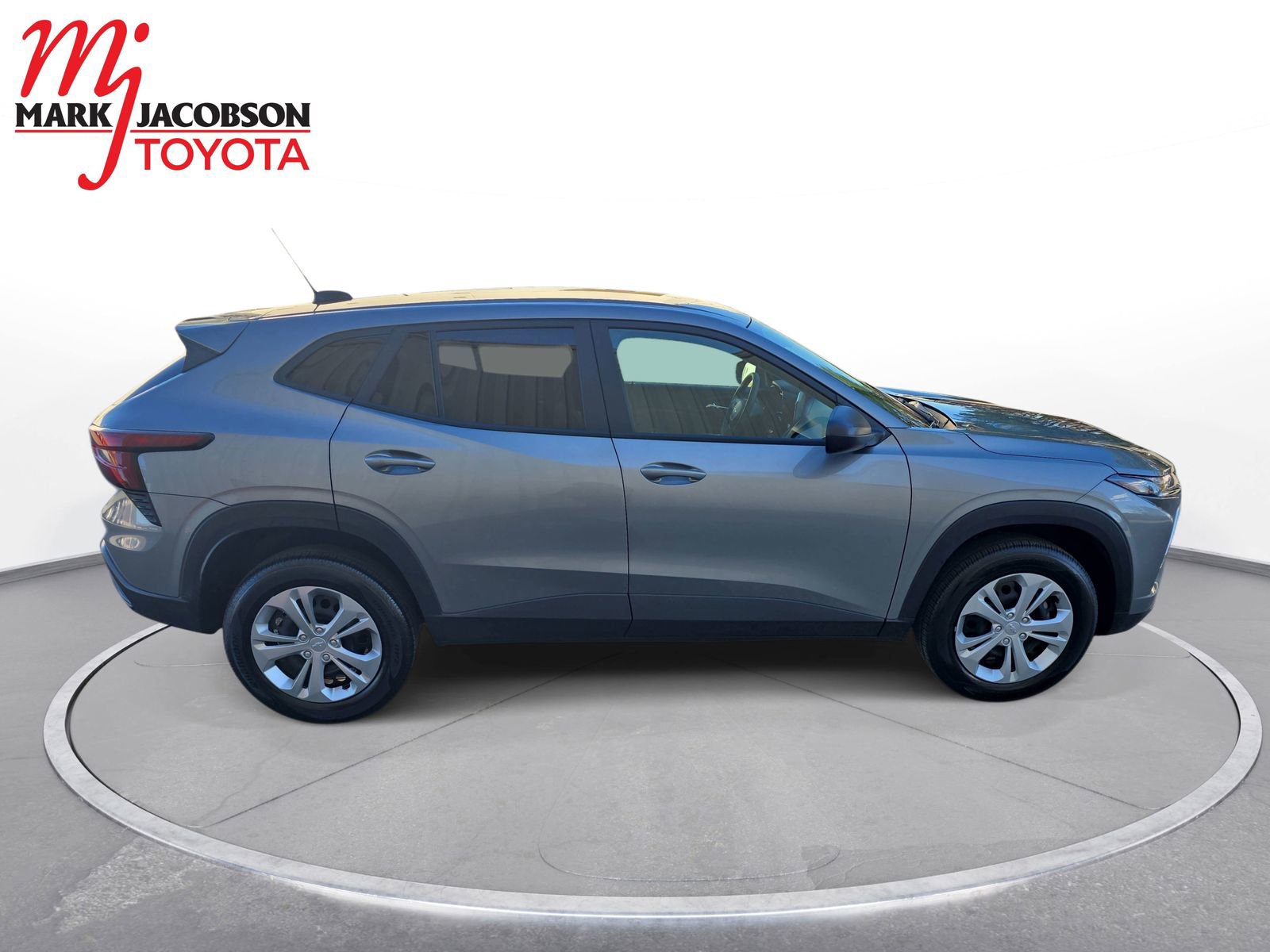 Used 2025 Chevrolet Trax LS w/ Driver Confidence Package image 7