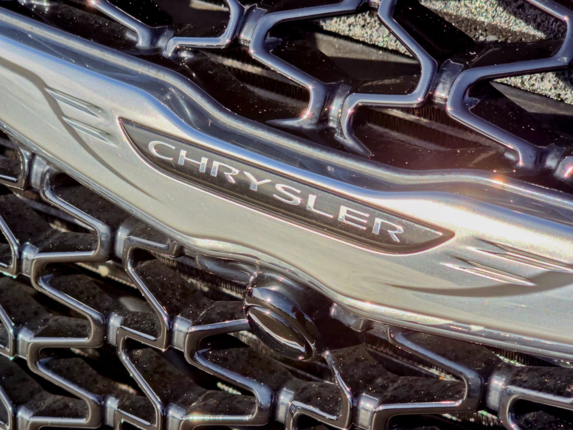 Used 2022 Chrysler Pacifica Touring-L image 3