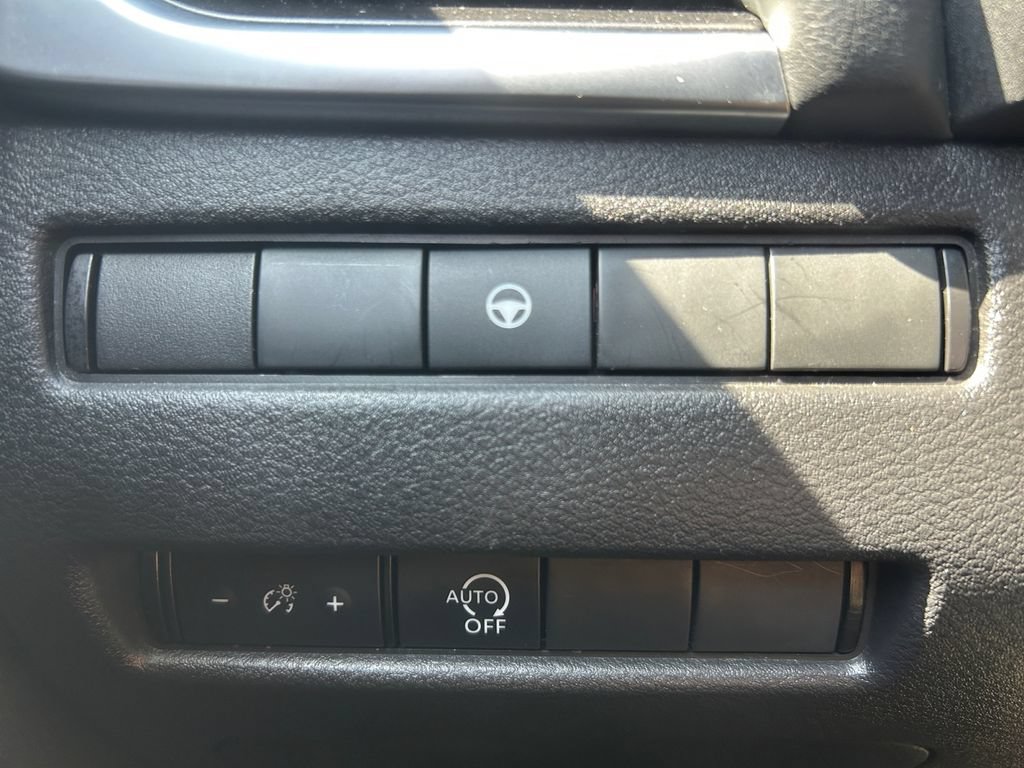 Used 2023 Nissan Rogue SV AWD/4WD image 26