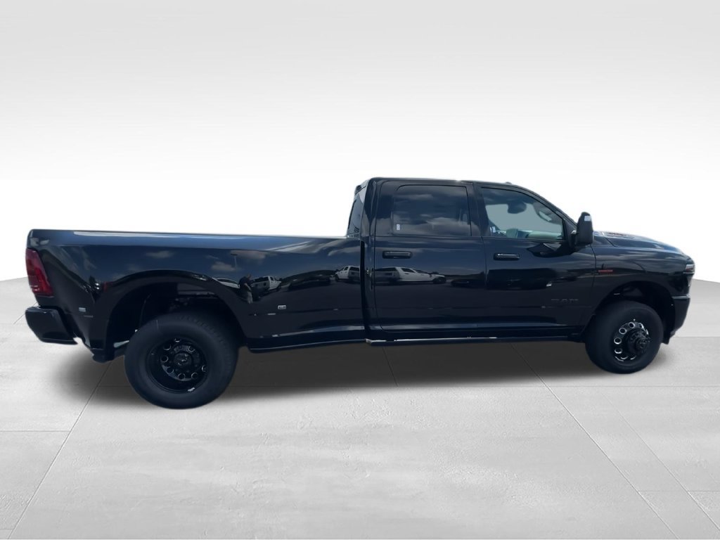New 2026 RAM 3500 Laramie AWD/4WD image 9