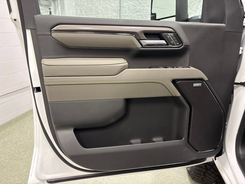 New 2026 Chevrolet Silverado 2500 ZR2 w/ LPO, Dark Essentials Package AWD/4WD image 15