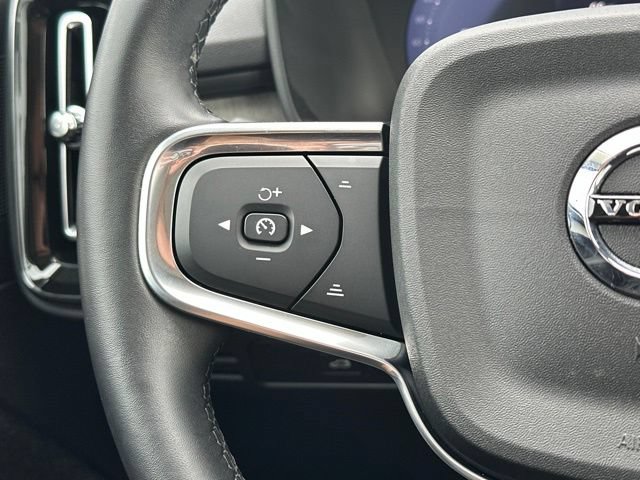Certified 2025 Volvo XC40 B5 Plus AWD/4WD image 24