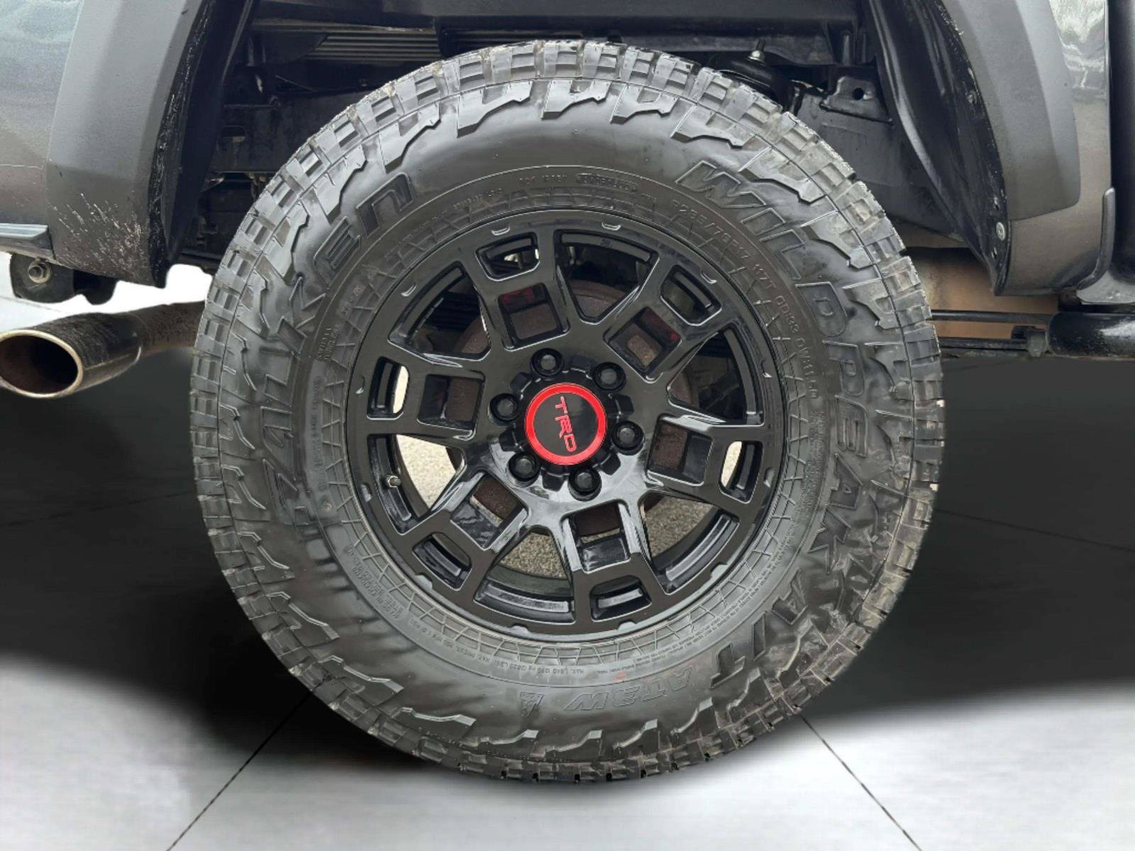 Used 2017 Toyota Tacoma TRD Off-Road w/ Premium & Technology Package AWD/4WD image 51