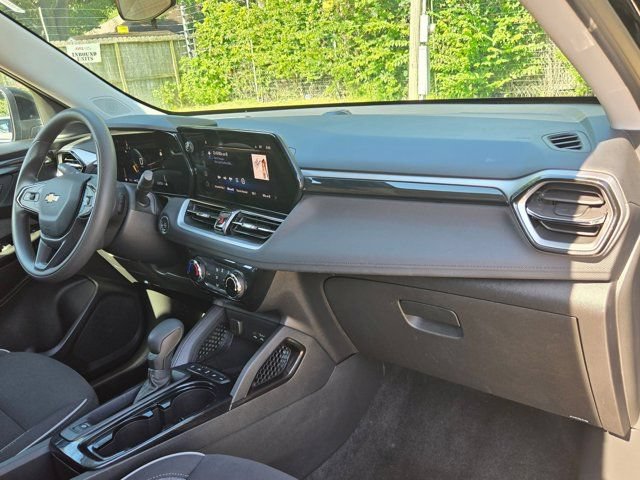 Used 2025 Chevrolet TrailBlazer LT AWD/4WD image 30