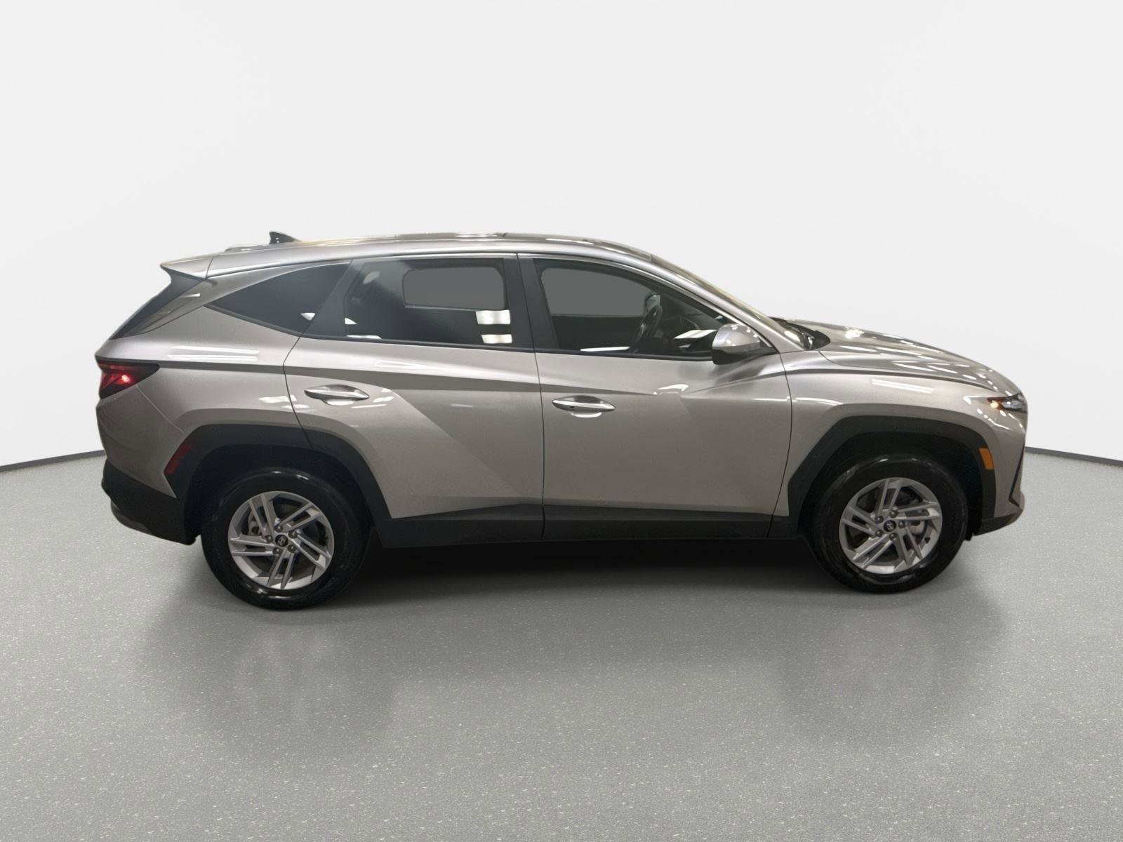 Certified 2025 Hyundai Tucson SE image 4
