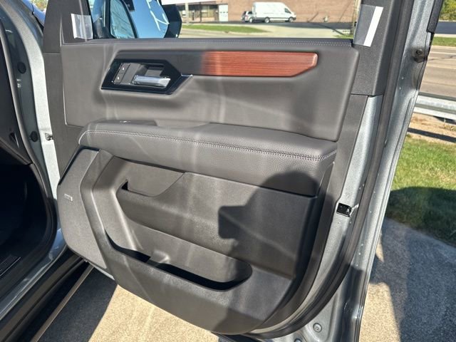 New 2026 GMC Yukon XL Denali w/ Denali Reserve Package image 27