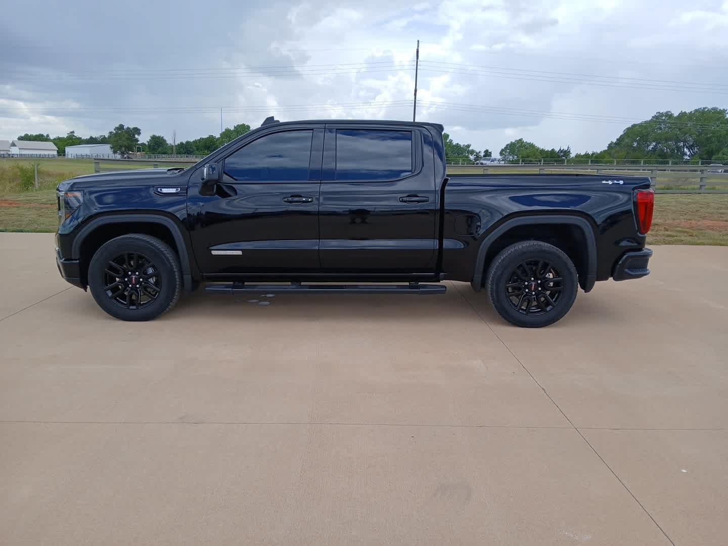 Used 2026 GMC Sierra 1500 Elevation w/ Elevation Premium Package AWD/4WD image 2