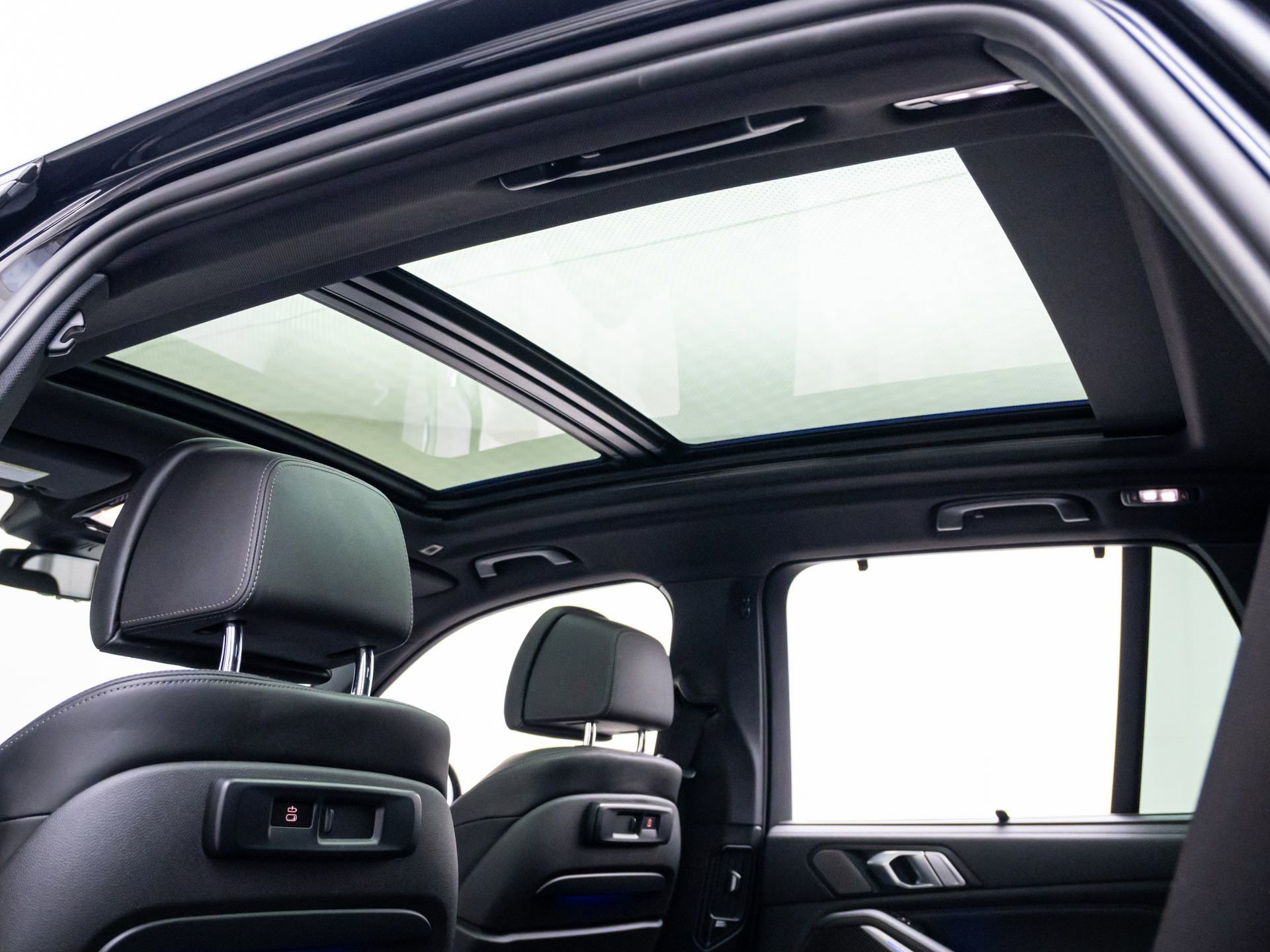 Certified 2023 BMW X5 M50i w/ Executive Package image 19