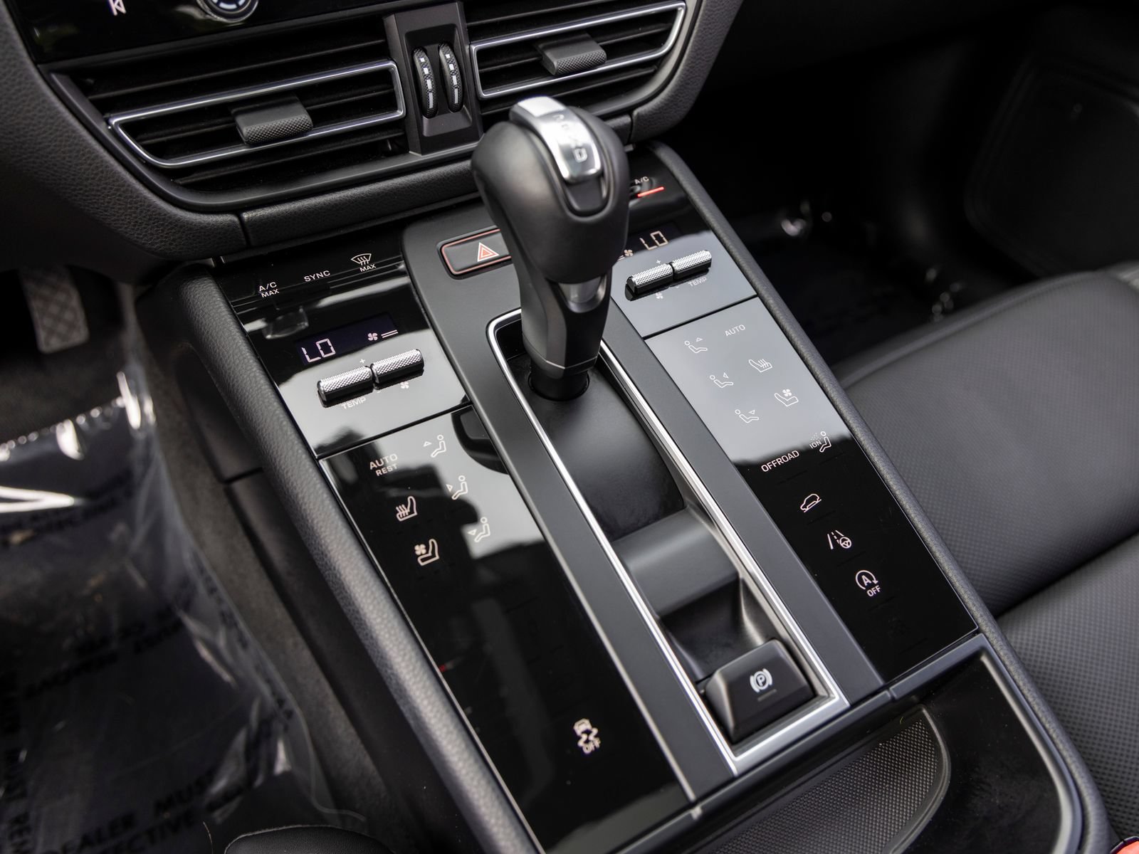 Certified 2026 Porsche Macan AWD/4WD image 45
