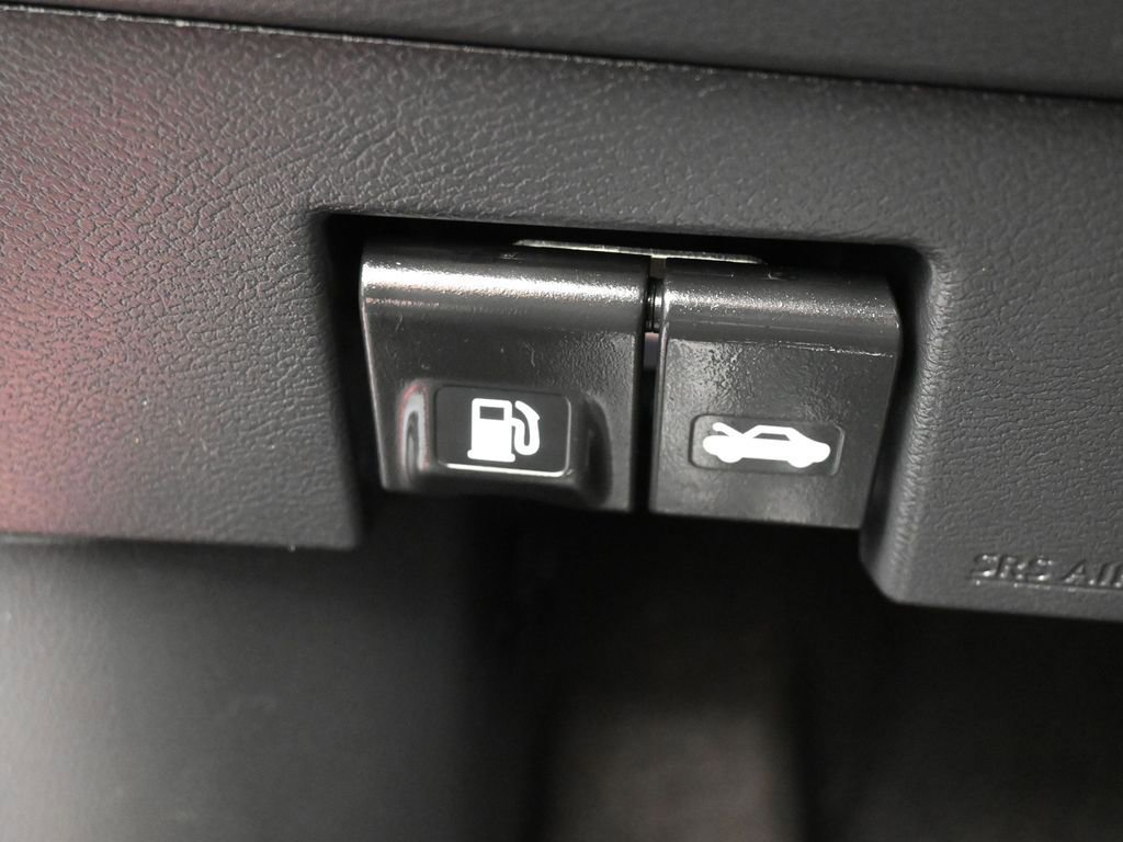 Used 2025 Nissan Versa SV image 30