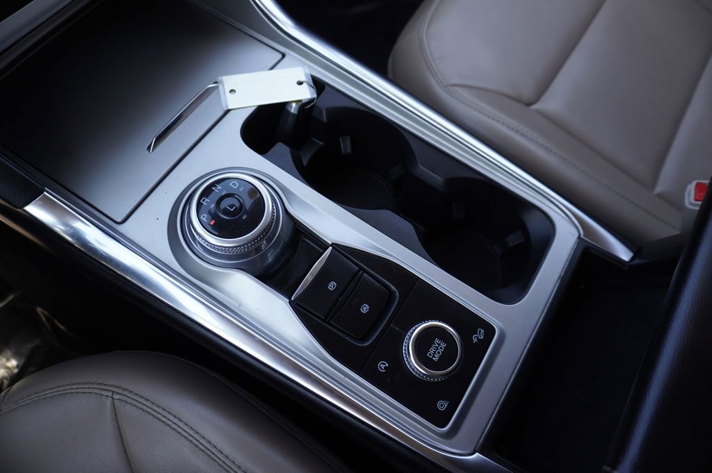 Used 2022 Ford Explorer XLT w/ Equipment Group 202A image 19