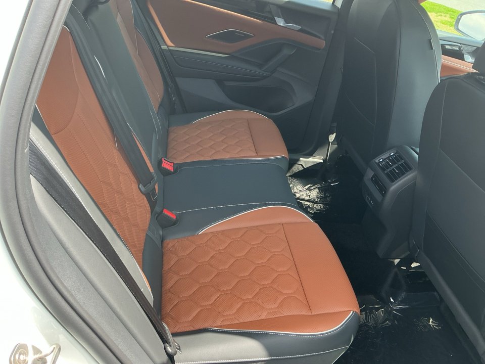 New 2026 Volkswagen Tiguan SEL R-Line AWD/4WD image 29