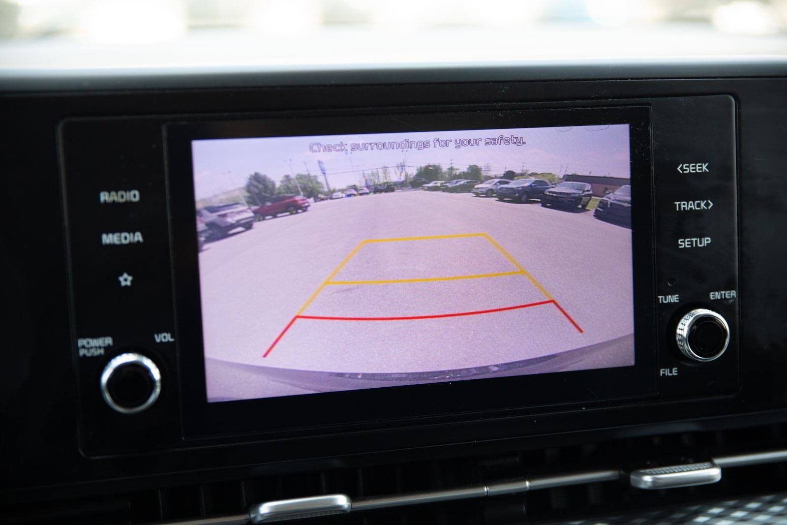 Used 2022 Kia Carnival LX FWD image 18