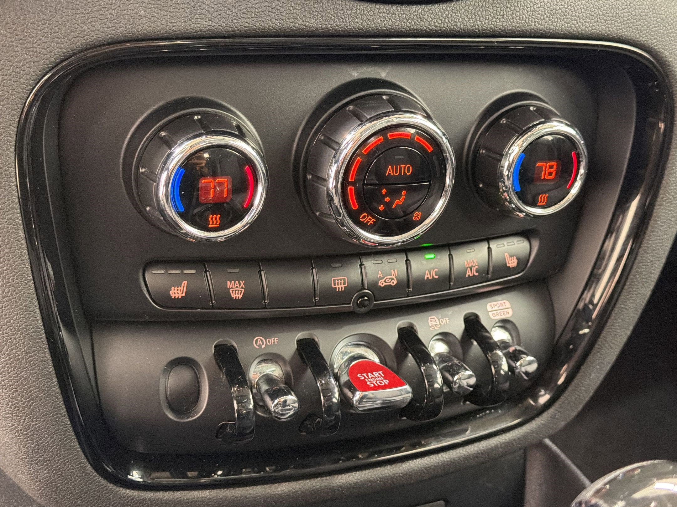Used 2021 MINI Cooper Clubman S w/ Premium Package FWD image 18