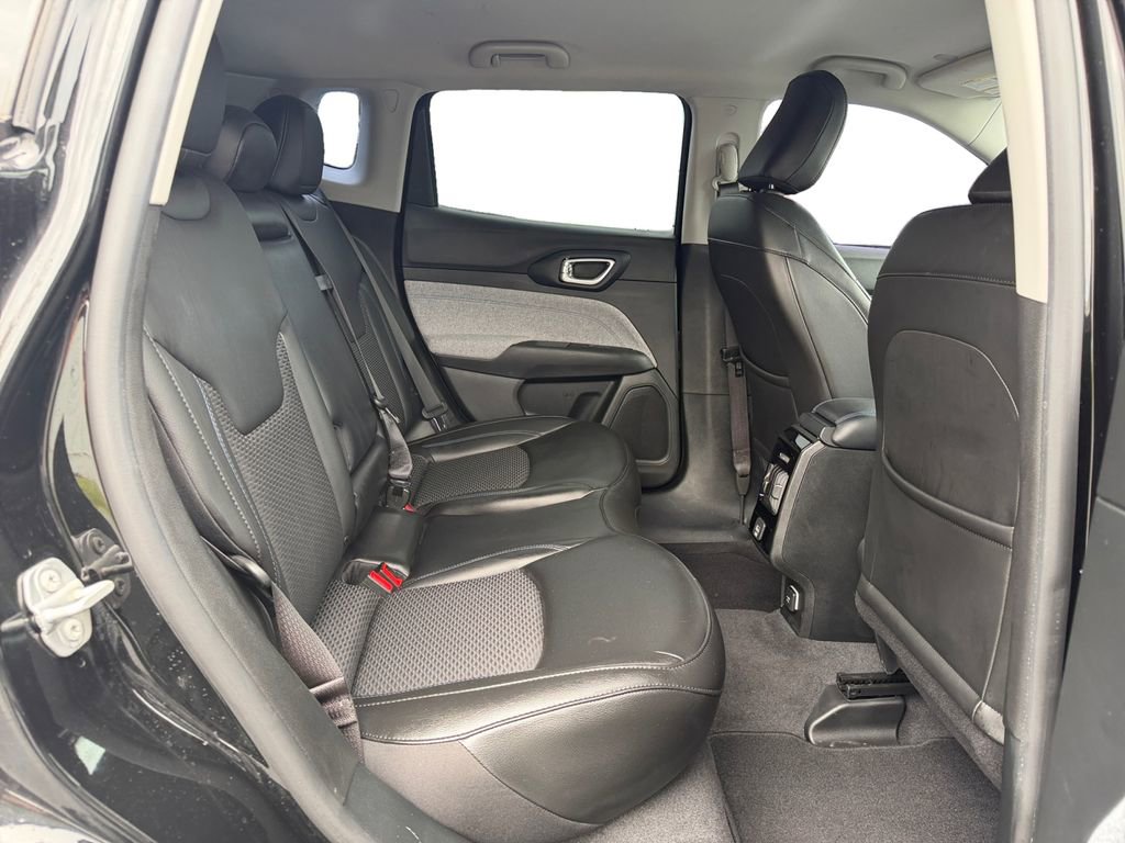 Used 2022 Jeep Compass Latitude FWD image 18