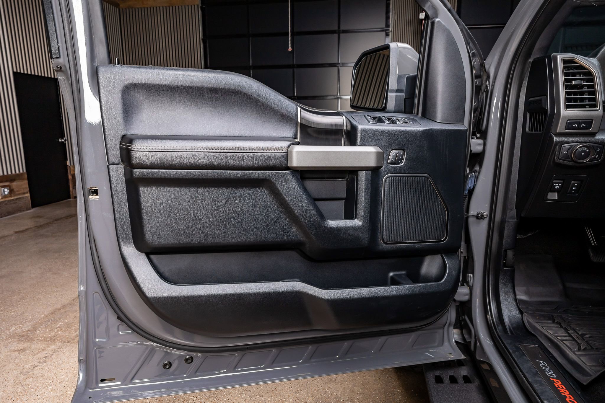 Used 2020 Ford F150 Raptor w/ Equipment Group 802A Luxury image 33