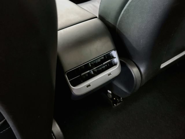 Used 2018 Tesla Model 3 Long Range RWD image 25