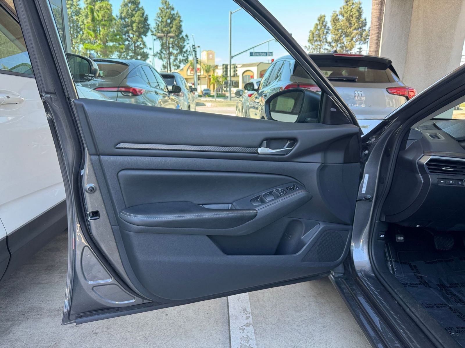 Used 2025 Nissan Altima 2.5 SV image 18