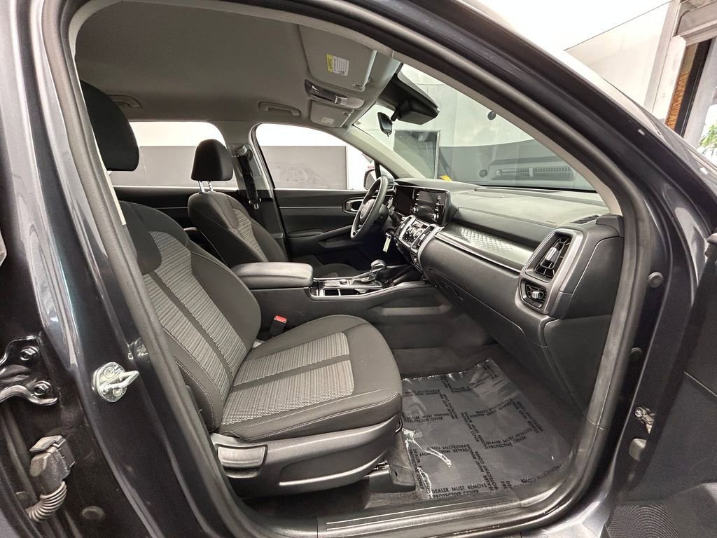 Used 2023 Kia Sorento LX FWD image 42