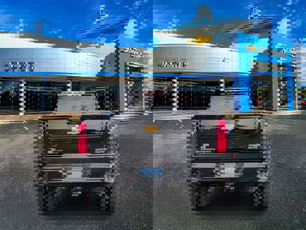 Used 2024 Chevrolet Silverado 3500 High Country w/ High Country Premium Package image 4