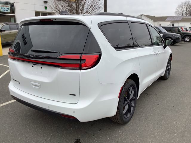 New 2026 Chrysler Pacifica Select image 8