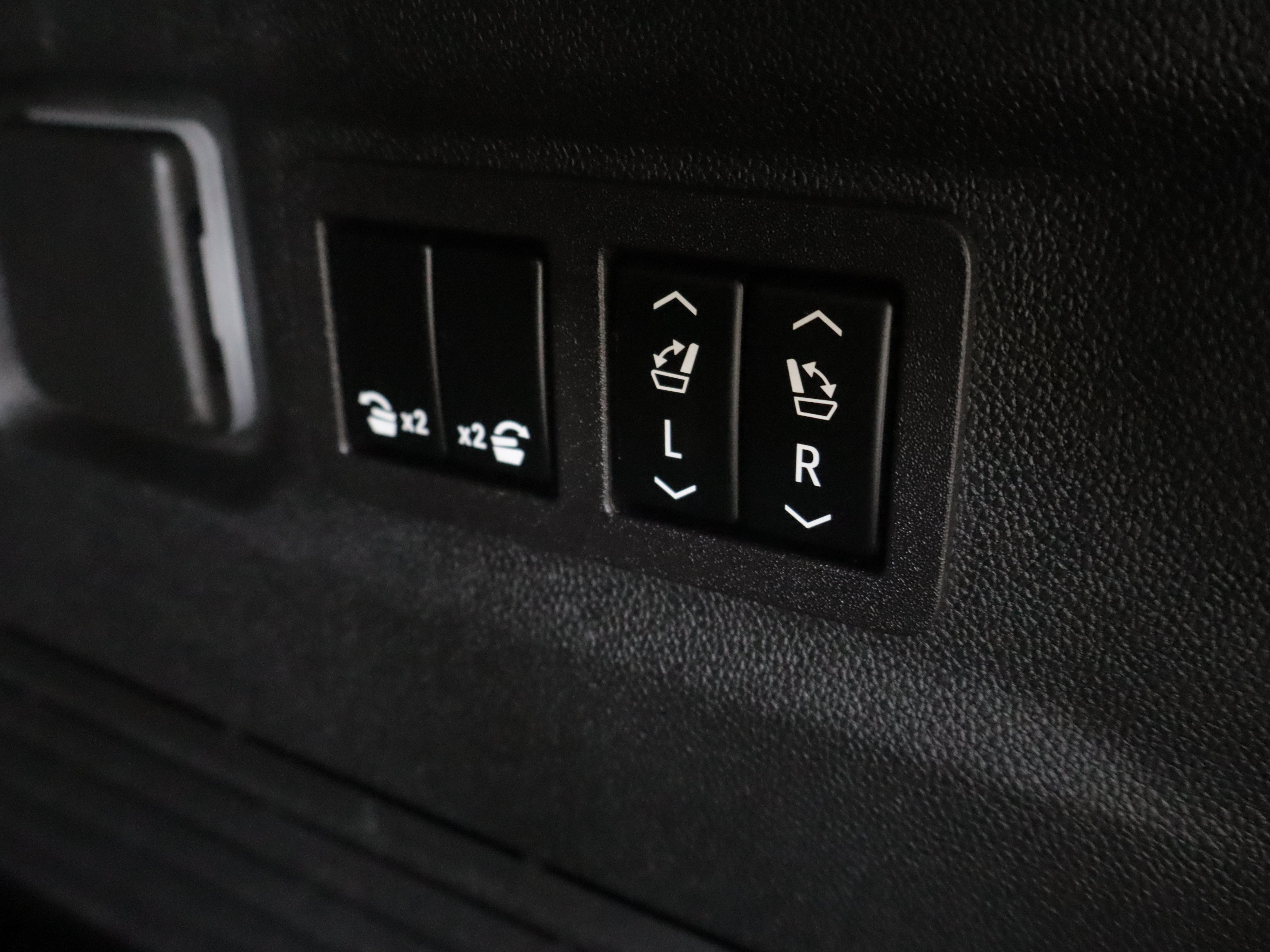 Used 2023 GMC Yukon XL AT4 AWD/4WD image 22