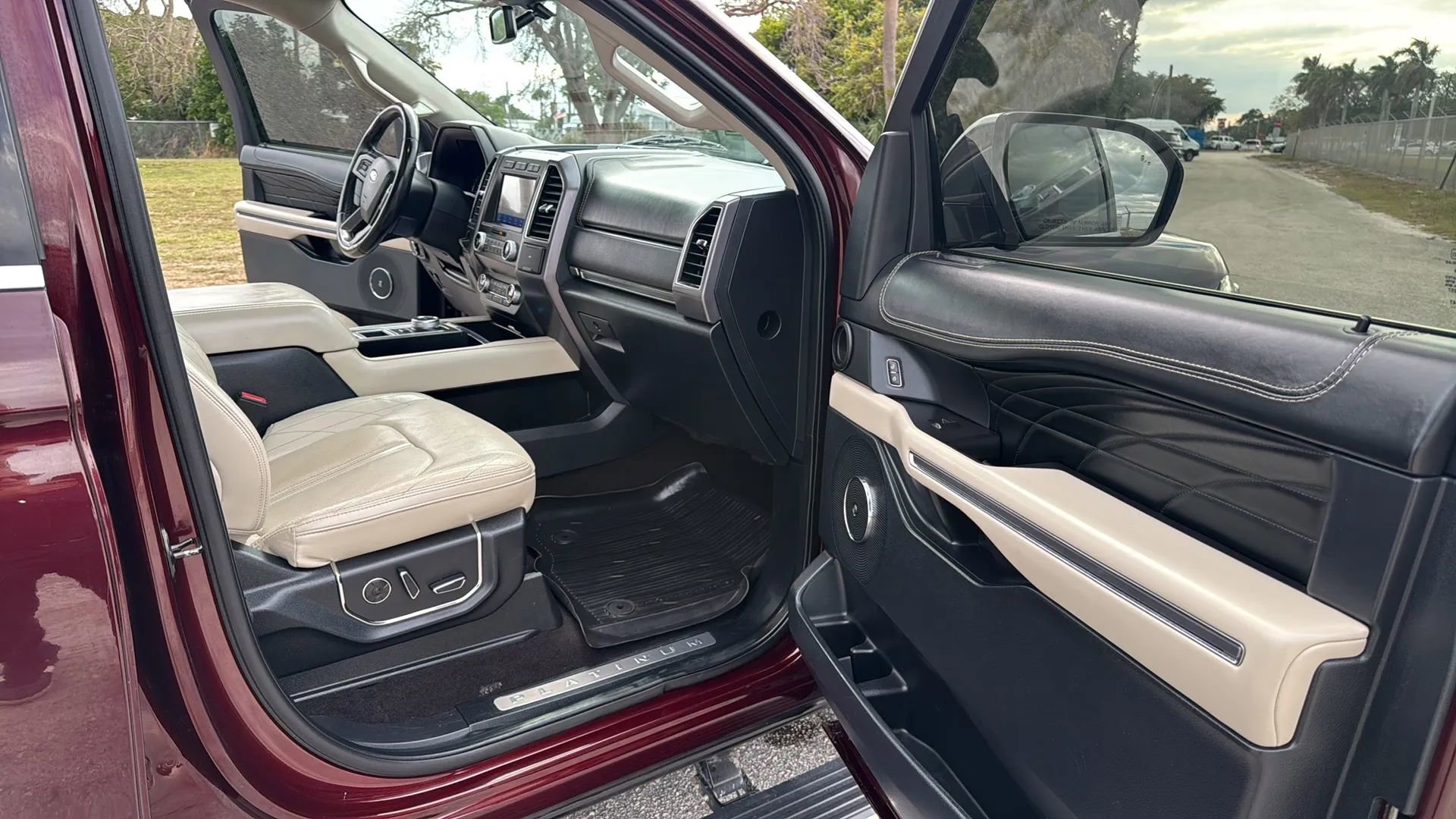 Used 2020 Ford Expedition Platinum image 19