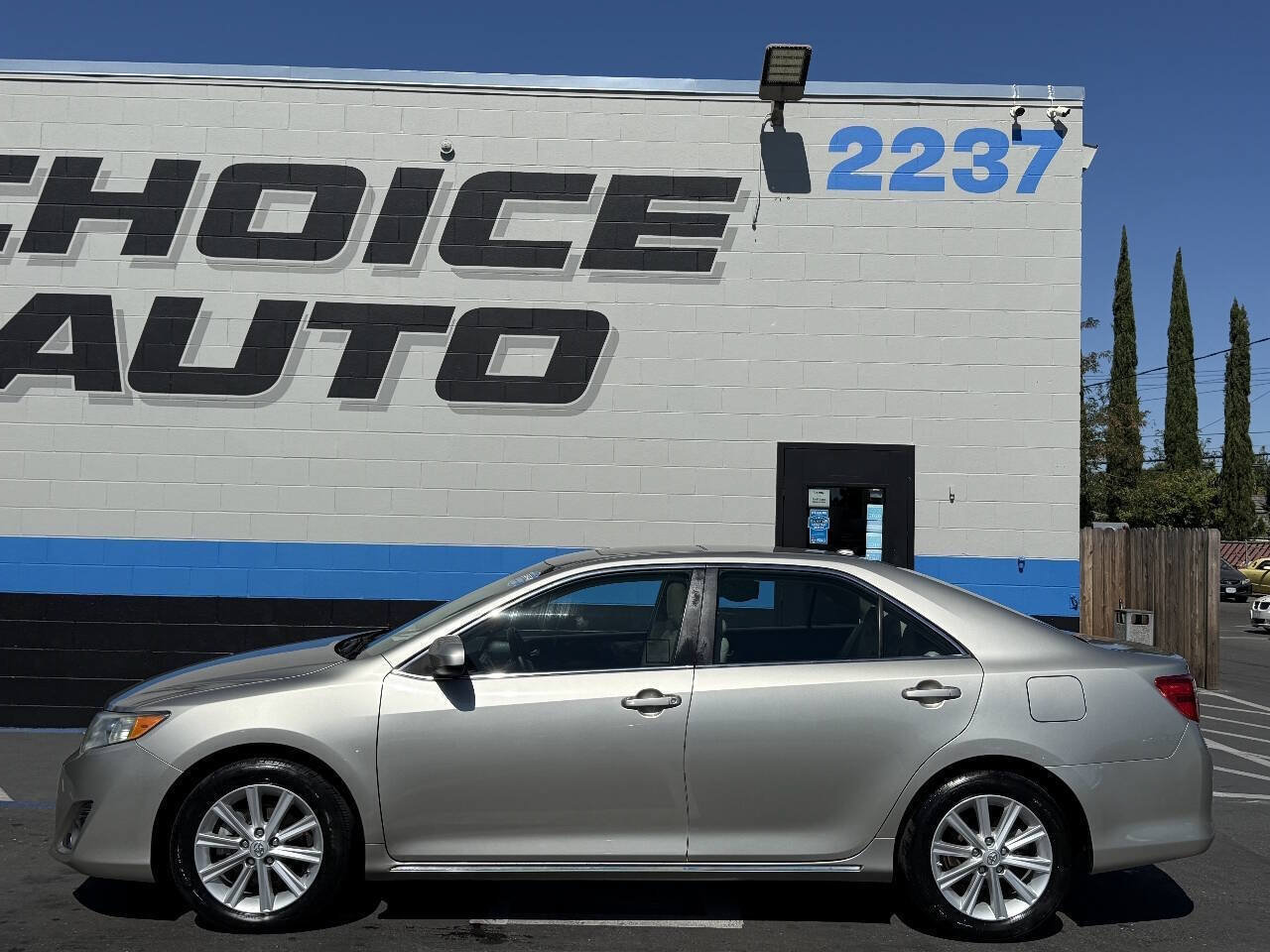 Used 2014 Toyota Camry XLE w/ Convenience Package FWD image 17