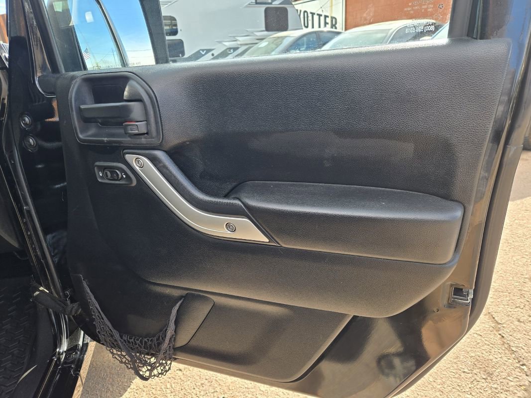 Used 2012 Jeep Wrangler Rubicon w/ Dual Top Group image 18