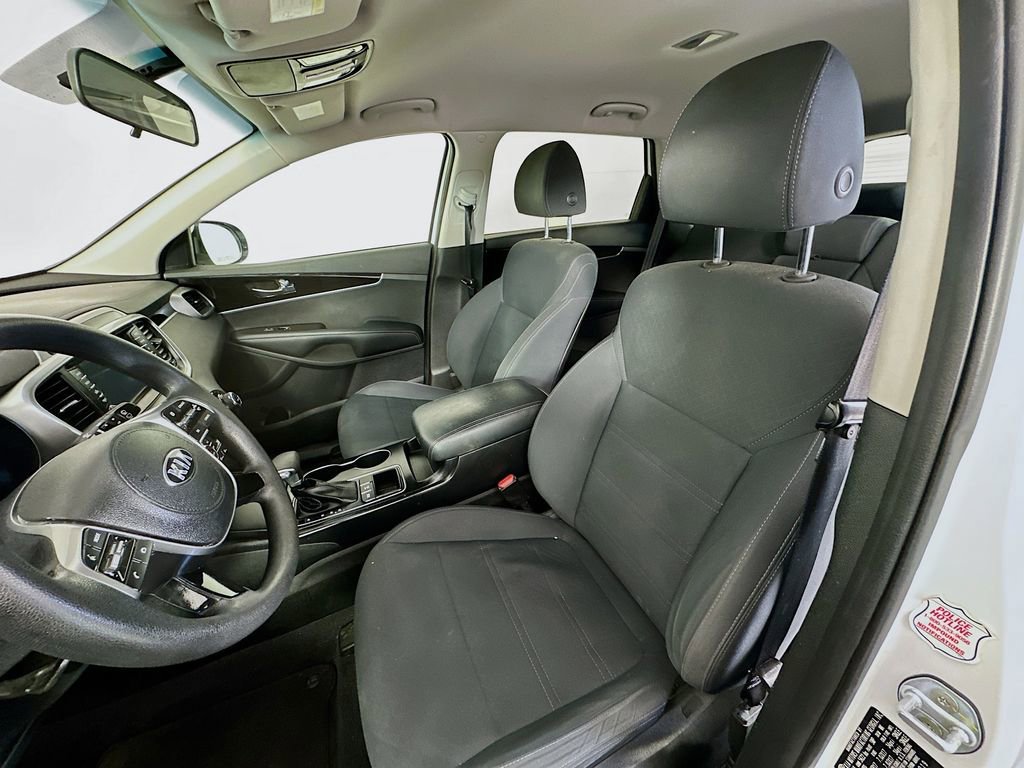 Used 2019 Kia Sorento LX image 19