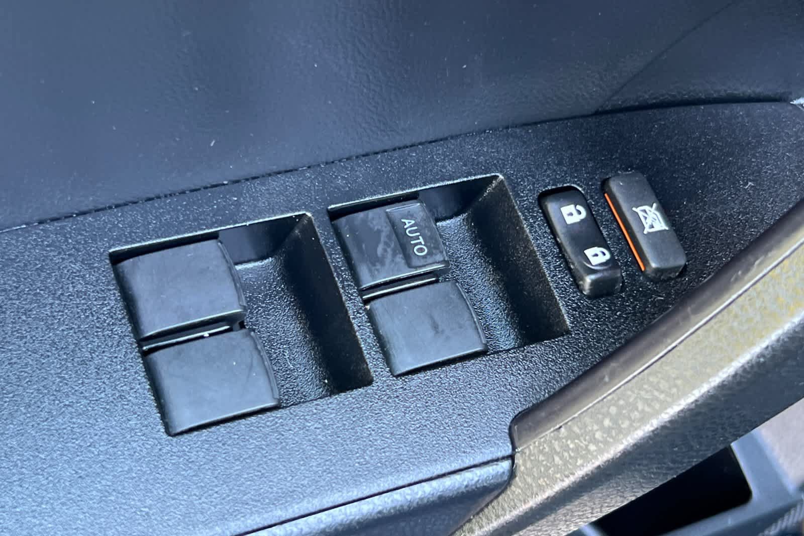 Certified 2018 Toyota Corolla SE w/ Carpet Mat Package (TMS) FWD image 13