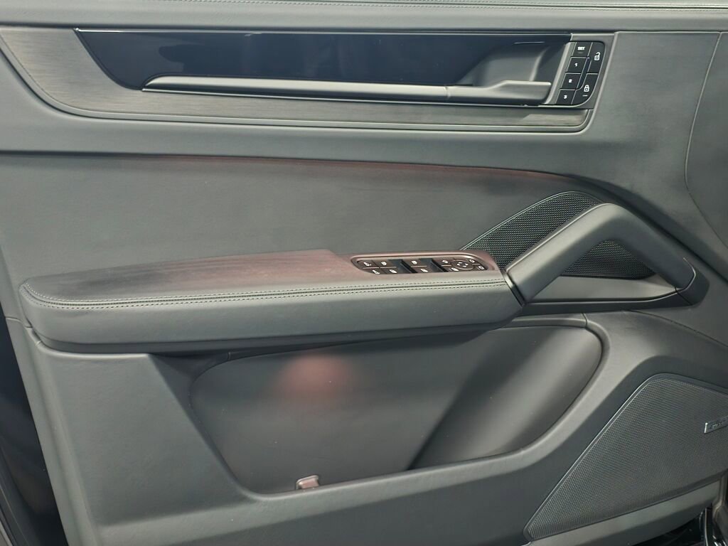 New 2026 Porsche Cayenne GTS image 34