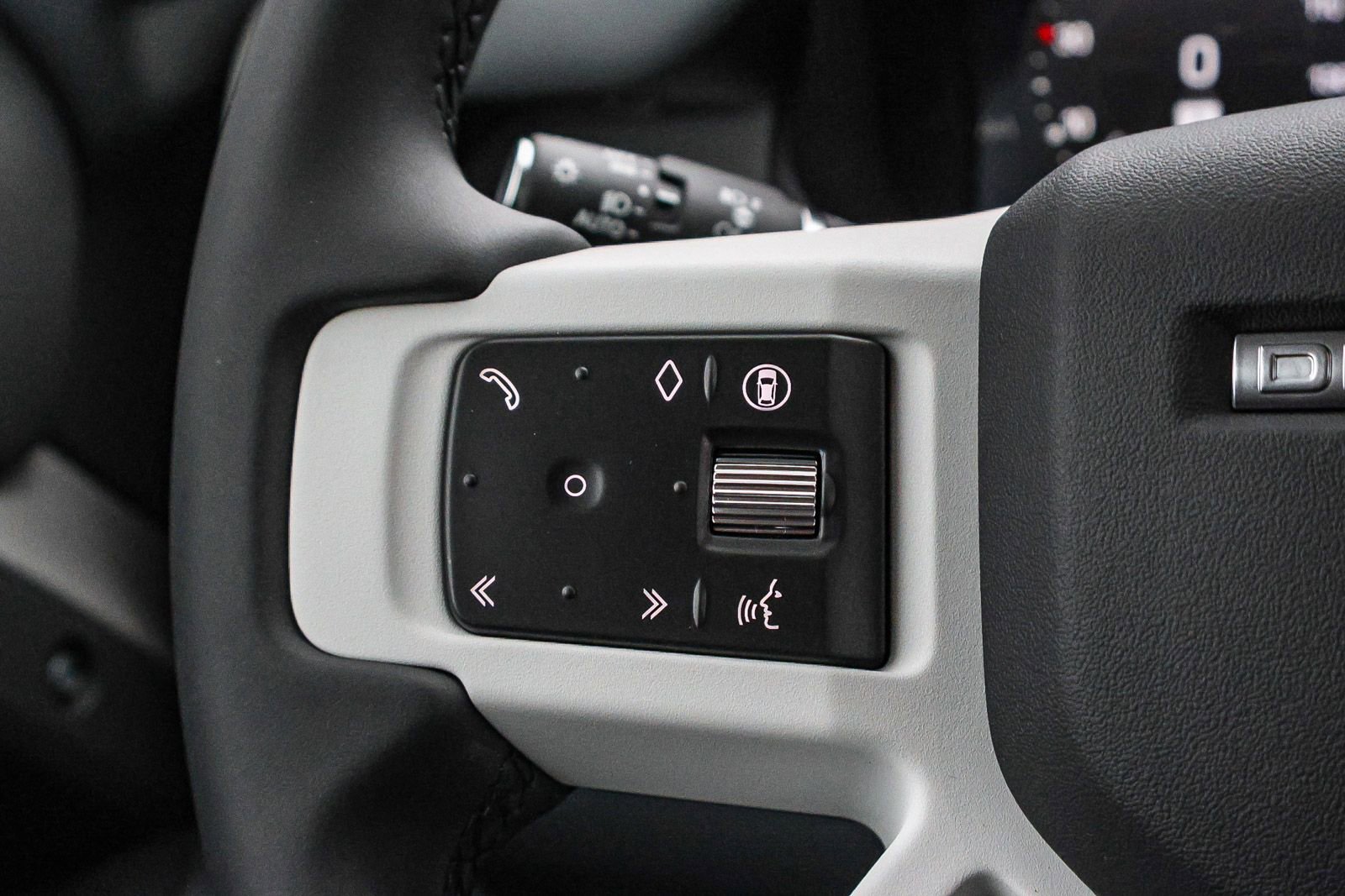 New 2026 Land Rover Defender 110 X-Dynamic SE image 37