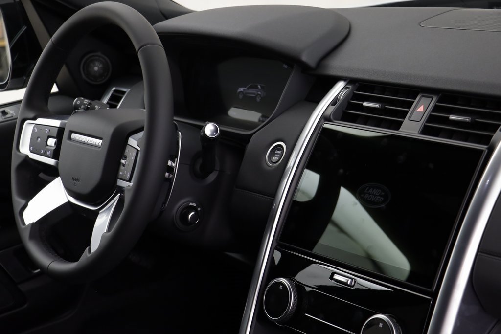 New 2025 Land Rover Discovery S image 21