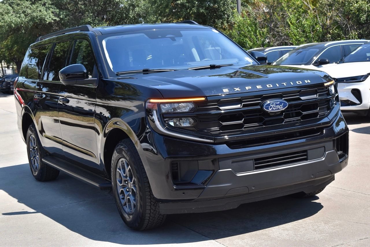 Used 2025 Ford Expedition Max Active RWD image 4
