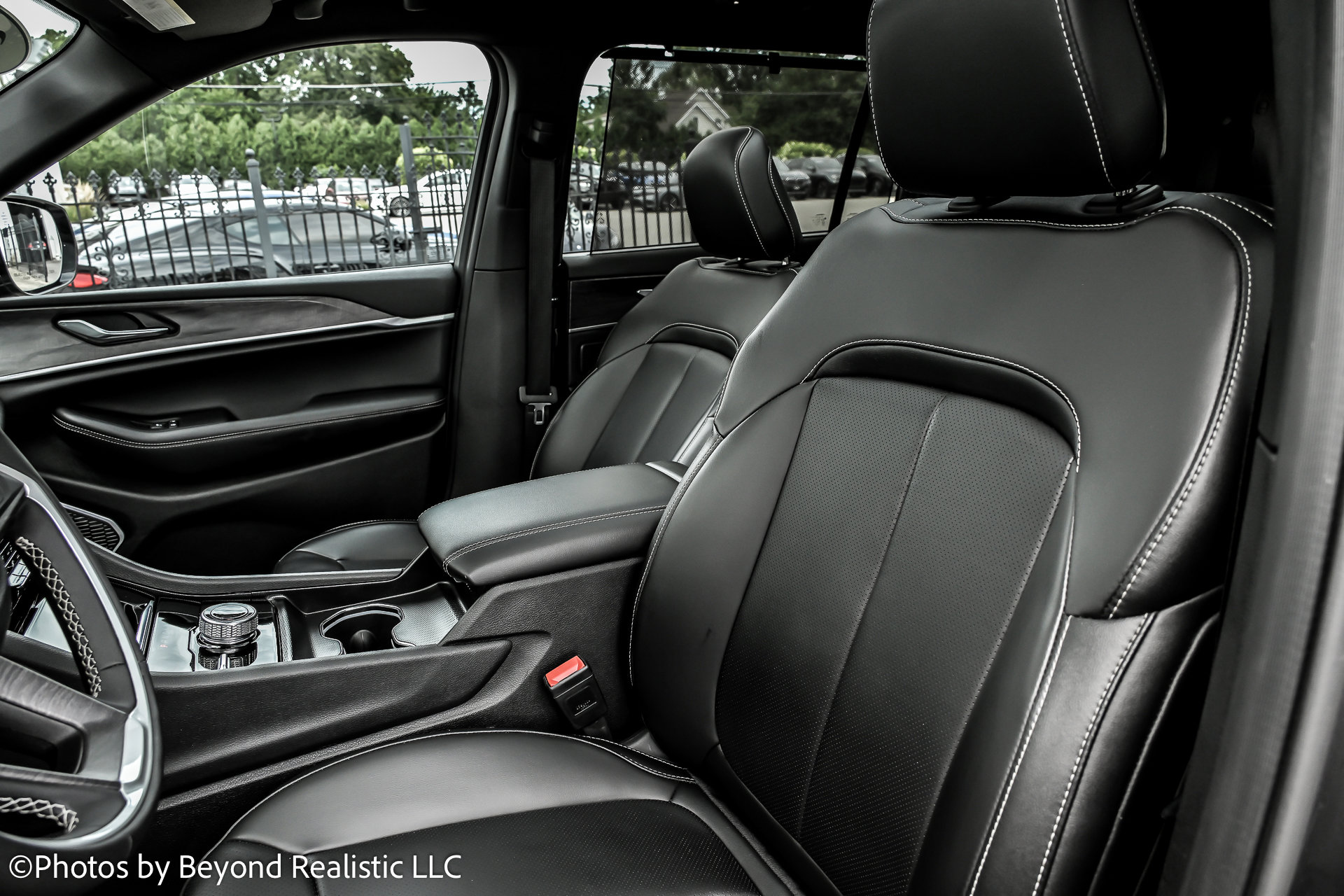 Used 2025 Jeep Grand Cherokee L Limited w/ Luxury Tech Group II image 2