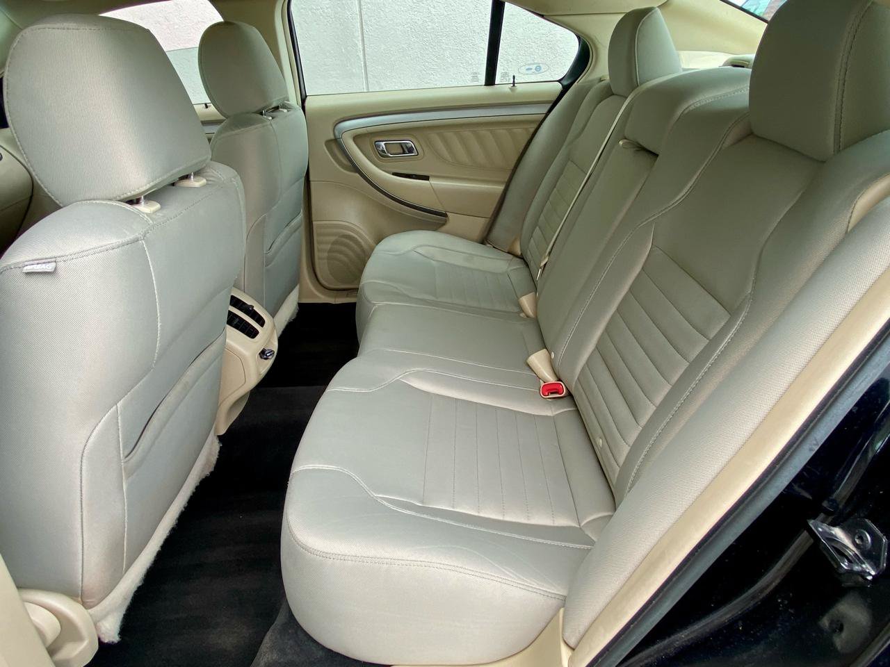 Used 2017 Ford Taurus SE FWD image 26