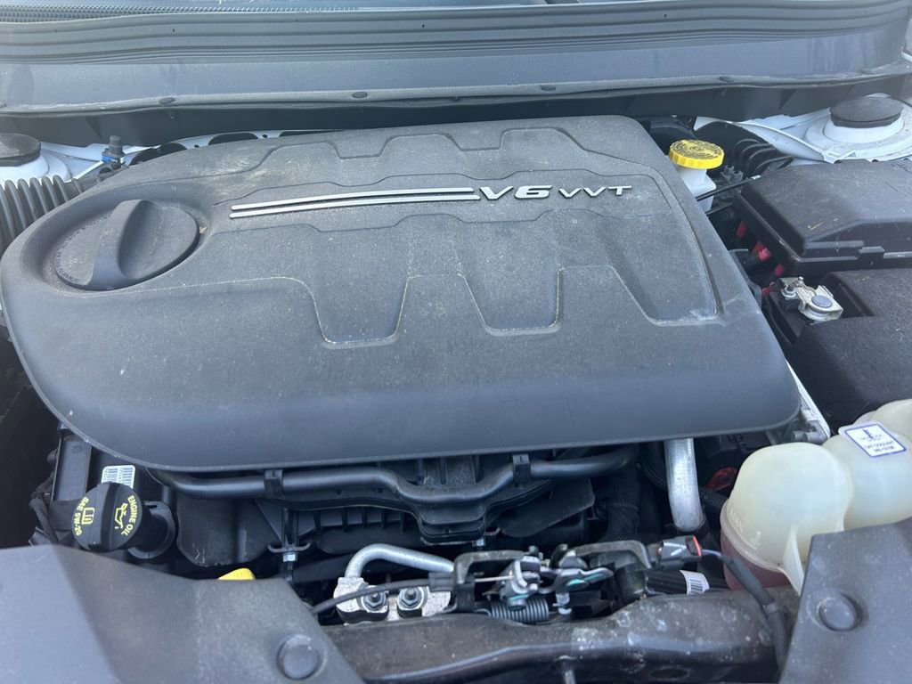 Used 2019 Jeep Cherokee Trailhawk w/ Cold Weather Group AWD/4WD image 31