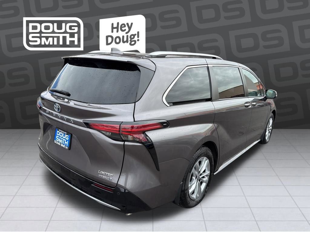 Used 2023 Toyota Sienna Limited image 5