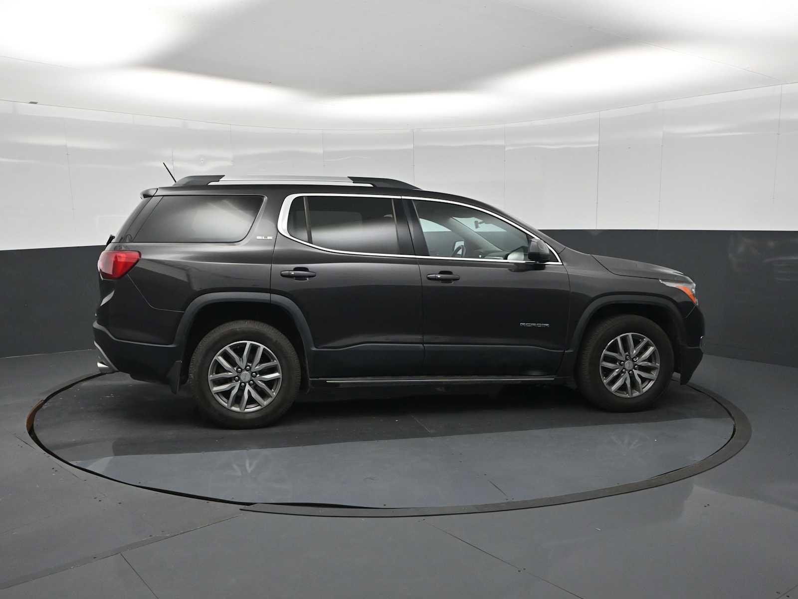 Used 2017 GMC Acadia SLE AWD/4WD image 9